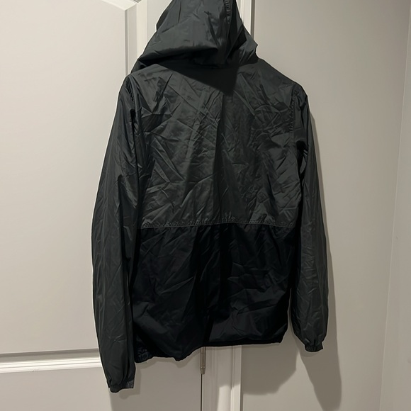 Columbia Men's Black Windbreaker with Red Accents - Picture 5 of 5